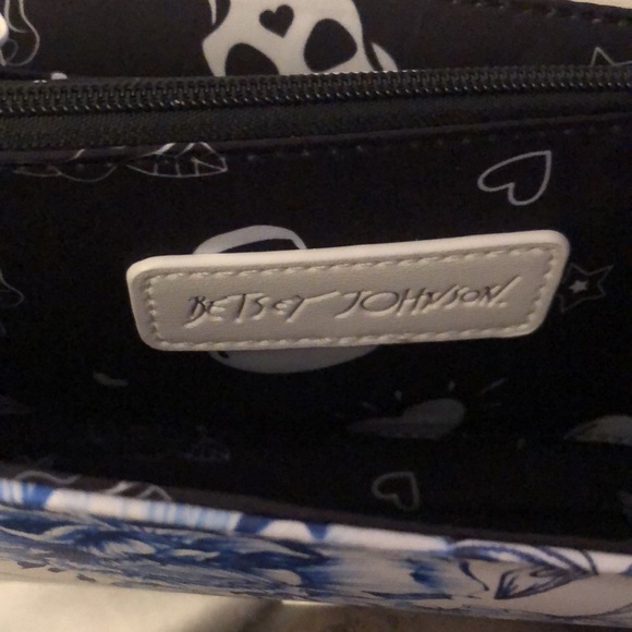 Betsey Johnson XOSYBIL-1 Blue Multi Toile Floral Print Flap Crossbody Bag NWT - Picture 15 of 16